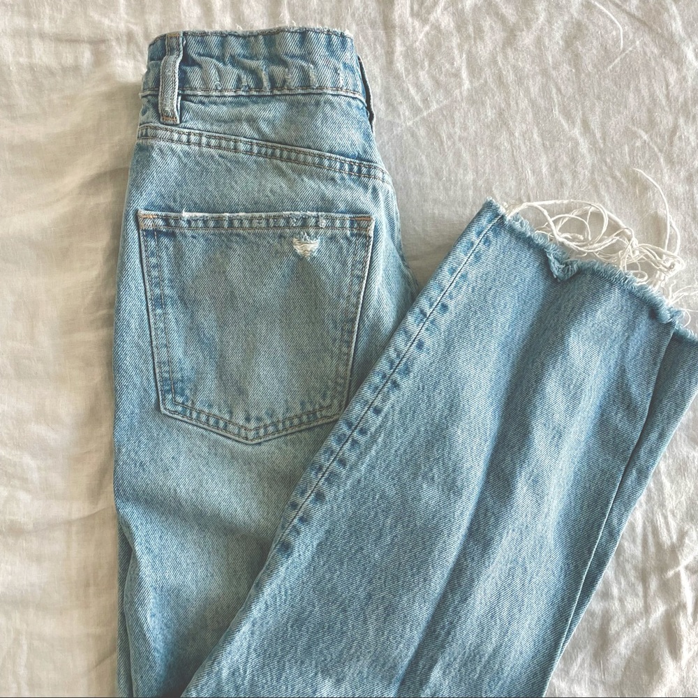 Zara straight leg distressed denim 👖
